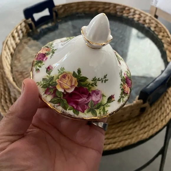 Royal Albert Tea Pot - Picture 2 of 11